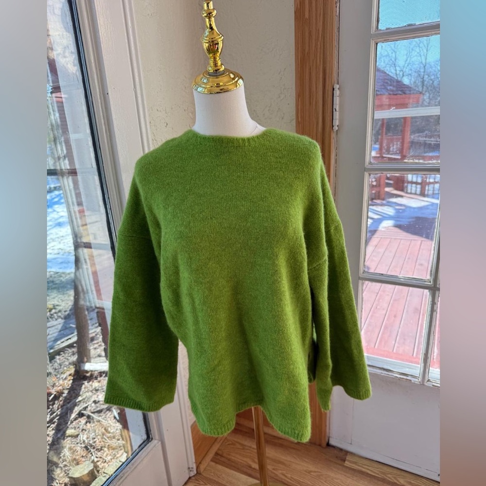 MASSIMO DUTTI new sweater never worn size M